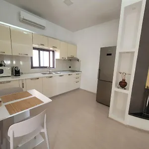  Apartment An With Fireplace