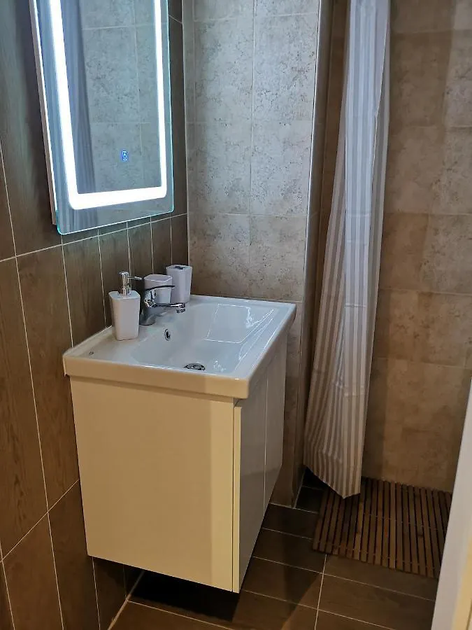 New Modern Apartment In The Center Of ティラナ アルバニア