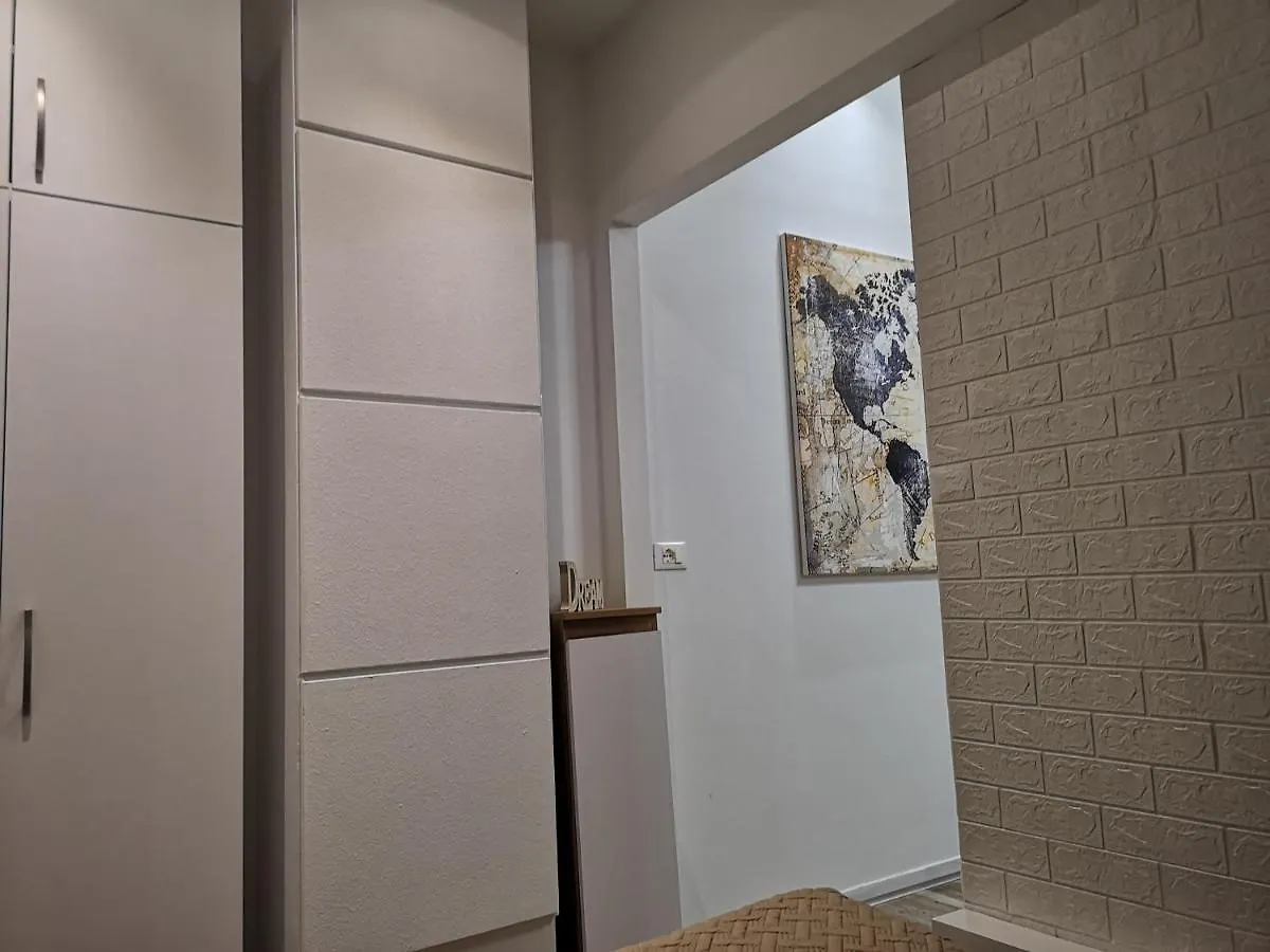 New Modern Apartment In The Center Of ティラナ