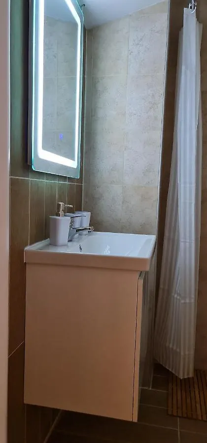New Modern Apartment In The Center Of ティラナ 0*,